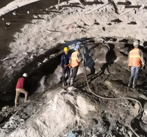 三乡镇隧道拱顶带模注浆料，微膨胀注浆料的特点及施工工艺